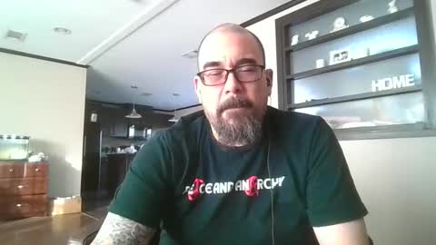 Snapshot of dexterbanana chatting on 01/05/25, 10:29 Mike Sounde online show from 01/05/25, 10:29