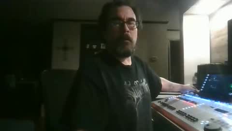 Snapshot of dexterbanana chatting on 05/10/26, 03:33 Mike Sounde online show from 05/10/26, 03:33