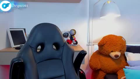 JULIAN online show from 02/19/25, 09:14