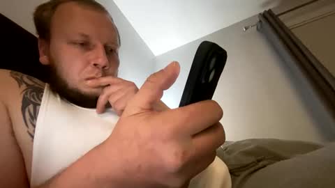 Snapshot of deznuts130 chatting on 01/17/25, 02:08 deznuts130 online show from 01/17/25, 02:08