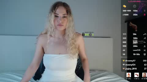 Snapshot of dia8 chatting on 06/21/26, 08:33 Dia online show from 06/21/26, 08:33