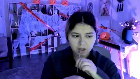 Dia online show from 10/31/25, 08:10