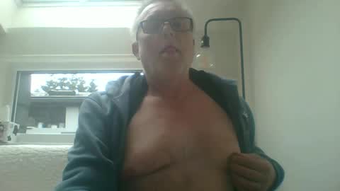 dial76 online show from 01/31/25, 01:34