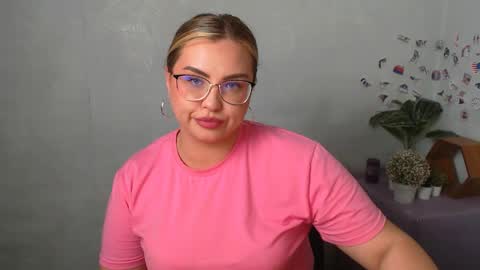 Snapshot of diamantkriss_ chatting on 05/19/26, 12:55 Kriss online show from 05/19/26, 12:55