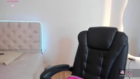 Snapshot of diamond__cherry chatting on 02/18/26, 01:51 Diamond online show from 02/18/26, 01:51