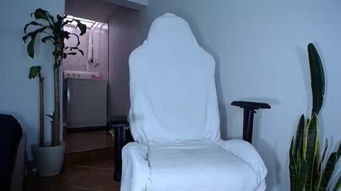 Snapshot of diamond_black00 chatting on 02/04/25, 06:49 MaSSimo online show from 02/04/25, 06:49