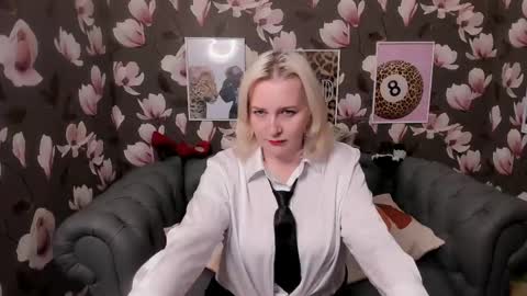 Snapshot of diana_belly chatting on 04/19/26, 11:09 Di online show from 04/19/26, 11:09