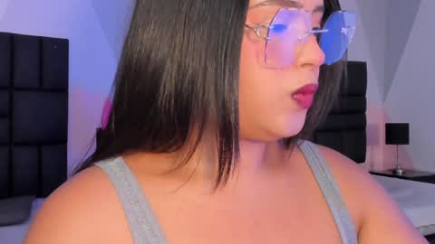 Snapshot of diana_clarck chatting on 12/27/24, 02:04 Diana Tamayo online show from 12/27/24, 02:04