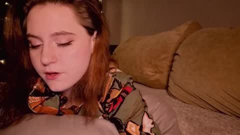 Snapshot of diana_floweri chatting on 12/17/25, 02:06 Diana online show from 12/17/25, 02:06