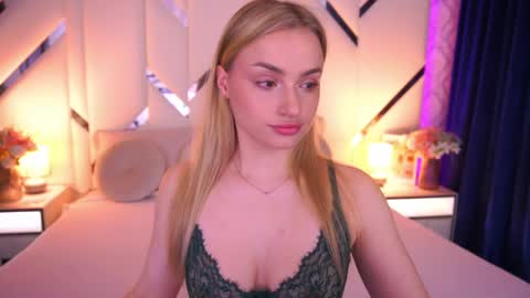 diana_nova online show from 05/25/26, 06:52