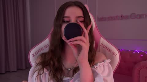 Snapshot of dianabecker chatting on 01/21/25, 04:32 Diana online show from 01/21/25, 04:32