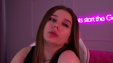 Snapshot of dianabecker chatting on 02/02/25, 05:42 Diana online show from 02/02/25, 05:42