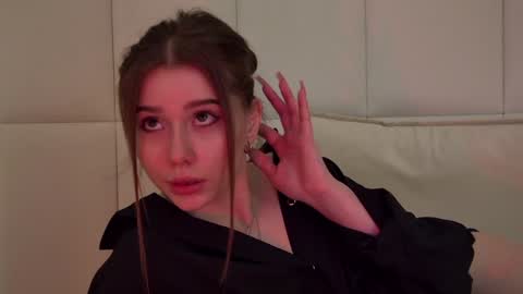 Snapshot of dianabecker chatting on 02/04/25, 10:34 Diana online show from 02/04/25, 10:34