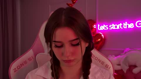 Snapshot of dianabecker chatting on 02/11/25, 09:35 Diana online show from 02/11/25, 09:35