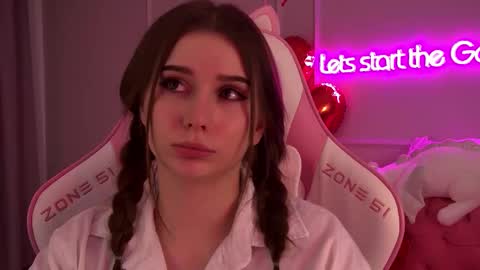 Snapshot of dianabecker chatting on 02/12/25, 03:51 Diana online show from 02/12/25, 03:51