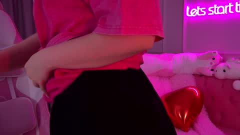 Snapshot of dianabecker chatting on 02/16/25, 06:21 Diana online show from 02/16/25, 06:21