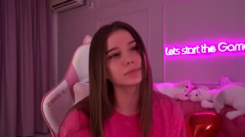 Snapshot of dianabecker chatting on 02/16/25, 09:27 Diana online show from 02/16/25, 09:27