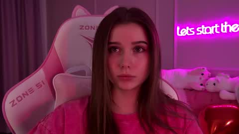 Snapshot of dianabecker chatting on 02/17/25, 12:32 Diana online show from 02/17/25, 12:32