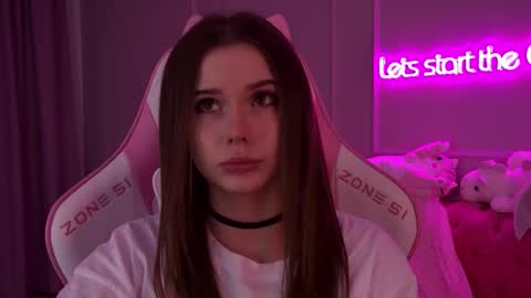 Snapshot of dianabecker chatting on 02/18/25, 09:09 Diana online show from 02/18/25, 09:09