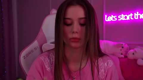 Snapshot of dianabecker chatting on 02/20/25, 10:59 Diana online show from 02/20/25, 10:59