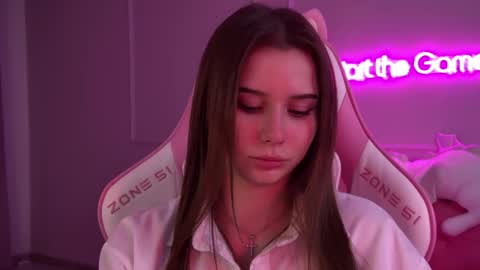 Snapshot of dianabecker chatting on 02/22/25, 12:49 Diana online show from 02/22/25, 12:49