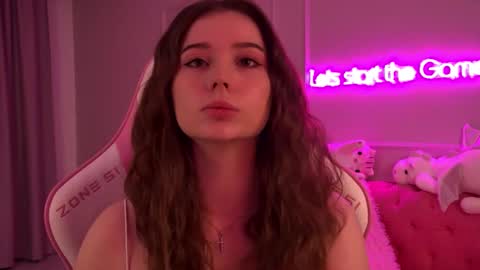 Snapshot of dianabecker chatting on 02/23/25, 06:23 Diana online show from 02/23/25, 06:23