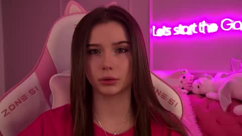 Snapshot of dianabecker chatting on 02/24/25, 06:36 Diana online show from 02/24/25, 06:36