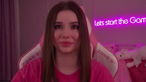 Snapshot of dianabecker chatting on 02/25/25, 10:07 Diana online show from 02/25/25, 10:07