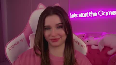 Snapshot of dianabecker chatting on 03/04/25, 05:00 Diana online show from 03/04/25, 05:00