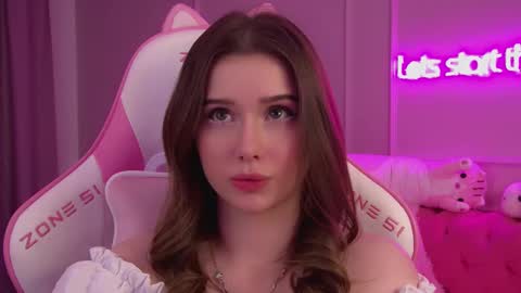 Snapshot of dianabecker chatting on 03/07/25, 12:15 Diana online show from 03/07/25, 12:15