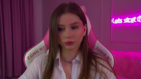 Snapshot of dianabecker chatting on 11/23/25, 06:41 Diana online show from 11/23/25, 06:41