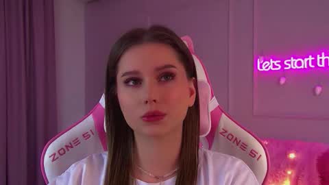 Snapshot of dianabecker chatting on 12/03/25, 06:21 Diana online show from 12/03/25, 06:21