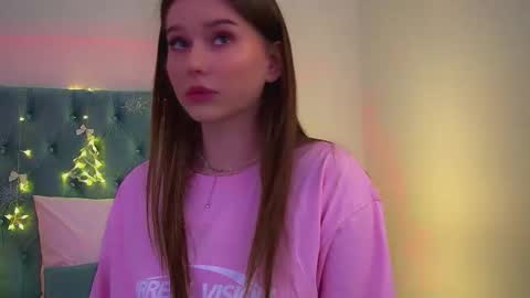 Snapshot of dianabecker chatting on 12/04/25, 06:27 Diana online show from 12/04/25, 06:27