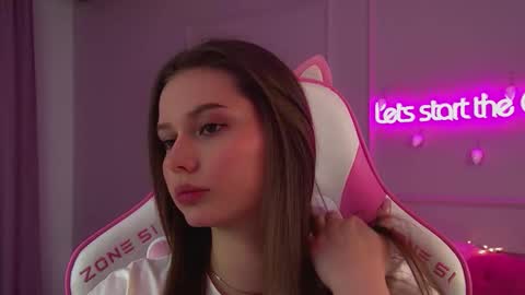 Snapshot of dianabecker chatting on 12/15/25, 12:37 Diana online show from 12/15/25, 12:37