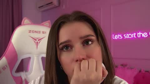 Snapshot of dianabecker chatting on 03/09/26, 06:06 Diana online show from 03/09/26, 06:06