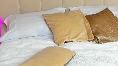 dianac1998 online show from 02/14/26, 05:43