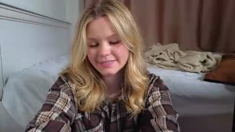 Snapshot of dianaholiday chatting on 07/20/26, 12:07 Olga online show from 07/20/26, 12:07