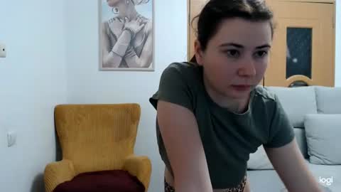 Snapshot of dianasmiey7 chatting on 03/19/26, 09:35 dianasmiey7 online show from 03/19/26, 09:35