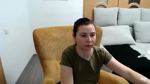 Snapshot of dianasmiey7 chatting on 04/15/26, 10:00 dianasmiey7 online show from 04/15/26, 10:00