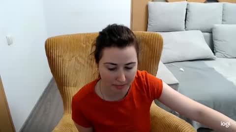 Snapshot of dianasmiey7 chatting on 04/17/26, 12:19 dianasmiey7 online show from 04/17/26, 12:19