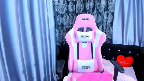 Snapshot of dianna_milton chatting on 11/06/25, 03:29 Dianna online show from 11/06/25, 03:29