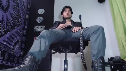 Snapshot of dicaprioo_ chatting on 12/13/24, 06:59 DICAPRIO online show from 12/13/24, 06:59