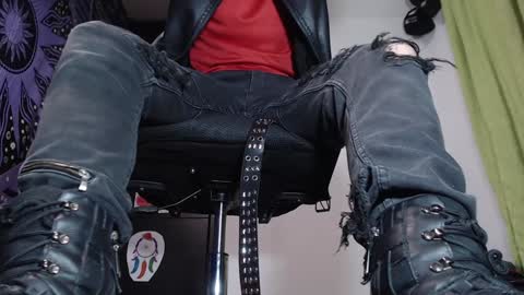 Snapshot of dicaprioo_ chatting on 12/19/24, 01:07 DICAPRIO online show from 12/19/24, 01:07