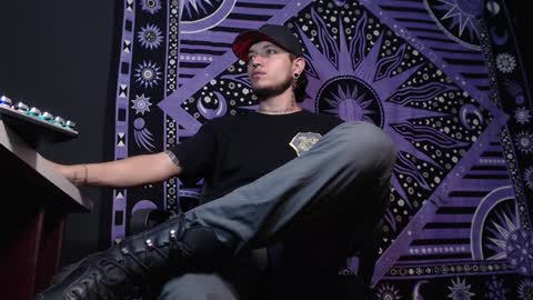 Snapshot of dicaprioo_ chatting on 01/17/25, 10:12 DICAPRIO online show from 01/17/25, 10:12