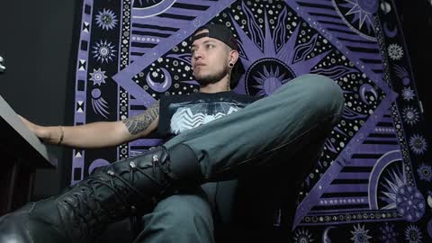 Snapshot of dicaprioo_ chatting on 01/21/25, 12:46 DICAPRIO online show from 01/21/25, 12:46