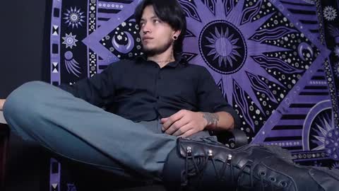 Snapshot of dicaprioo_ chatting on 01/24/25, 10:19 DICAPRIO online show from 01/24/25, 10:19