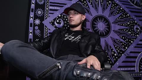 Snapshot of dicaprioo_ chatting on 01/28/25, 09:29 DICAPRIO online show from 01/28/25, 09:29