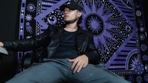 Snapshot of dicaprioo_ chatting on 01/29/25, 07:00 DICAPRIO online show from 01/29/25, 07:00