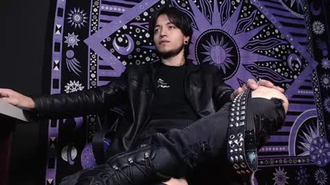 Snapshot of dicaprioo_ chatting on 01/30/25, 05:06 DICAPRIO online show from 01/30/25, 05:06