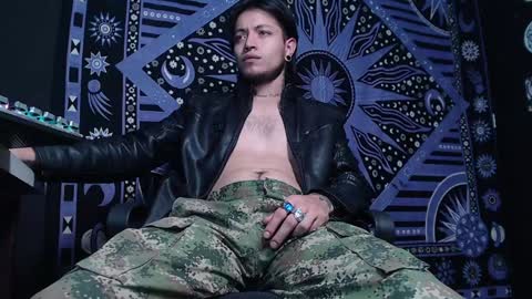 Snapshot of dicaprioo_ chatting on 02/03/25, 12:15 DICAPRIO online show from 02/03/25, 12:15